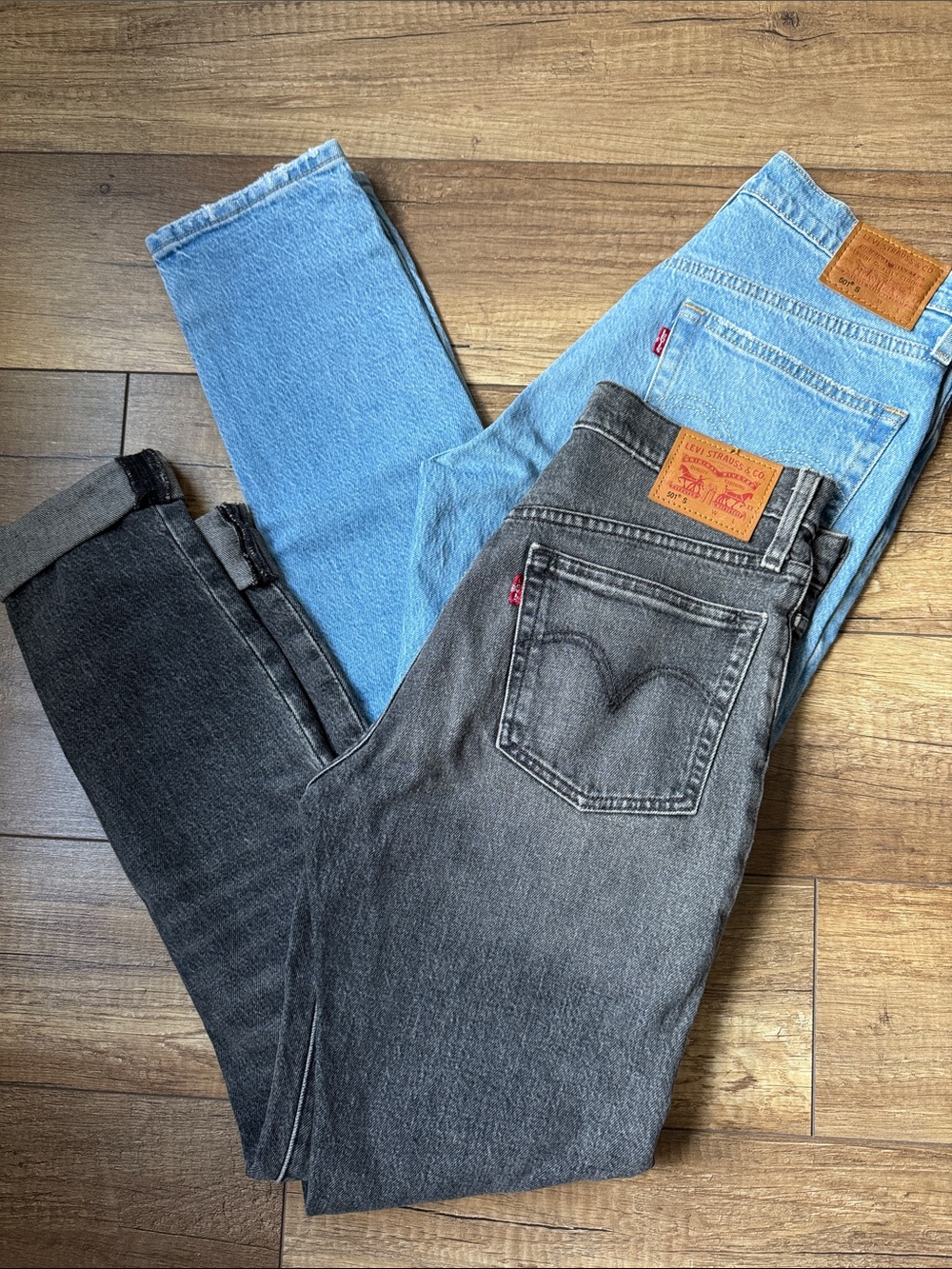 Levi's Women's Straight Leg Jeans in Light Blue & Charcoal